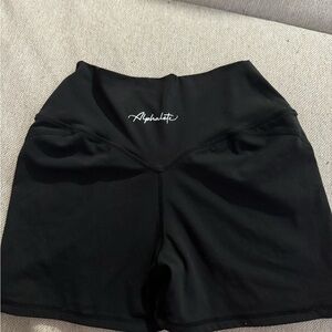 Alphalete shorts V cross black